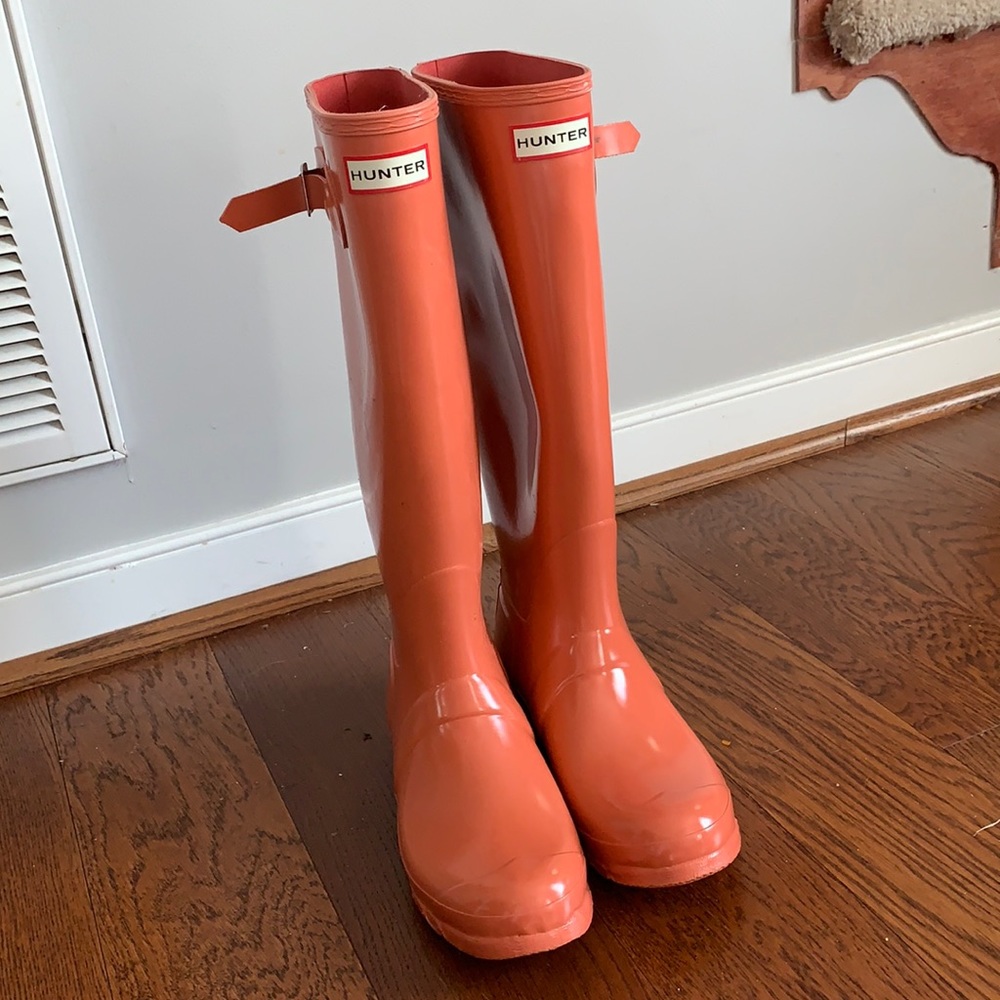 Hunter rain boots, coral color, size US8